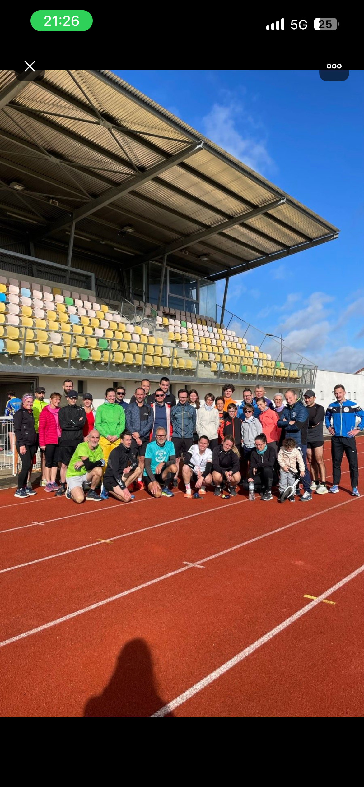 Le groupe du Marathon du Perche Vendômois sur la piste