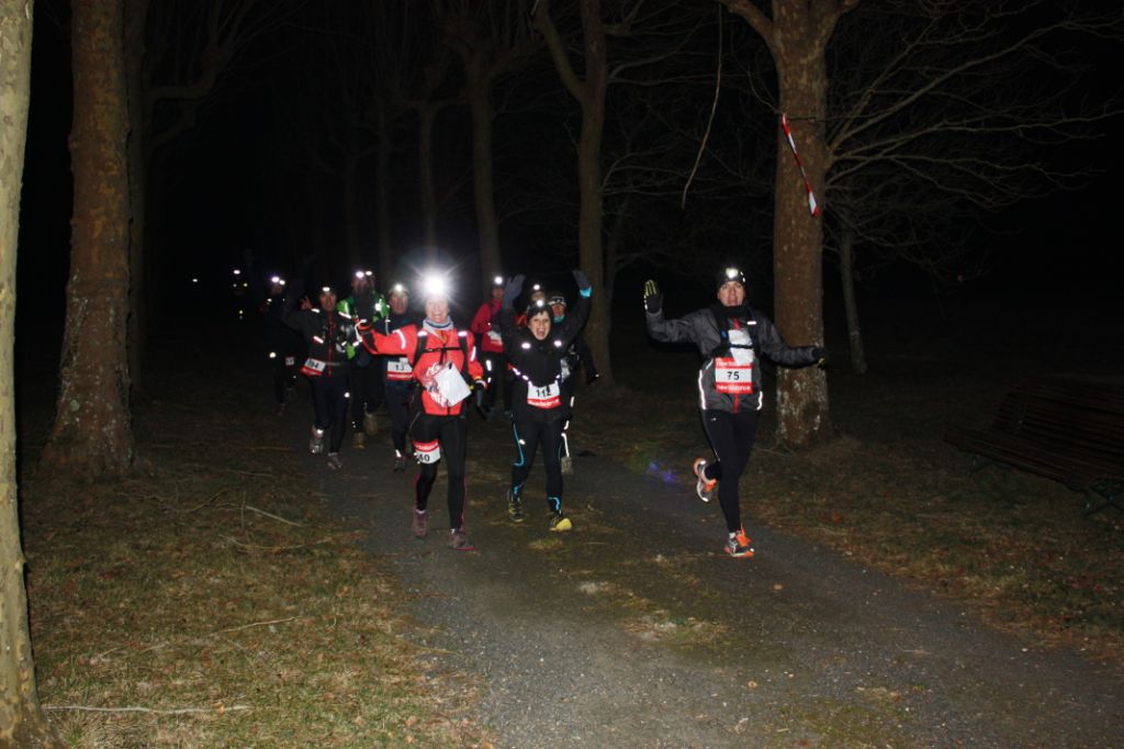 Coureurs du Raidnight41 en forêt de nuit