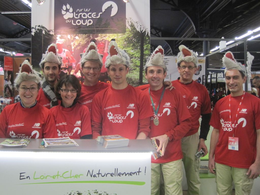 Équipe du Marathon du Perche Vendômois sur un salon pour promouvoir Sur les Traces du Loup